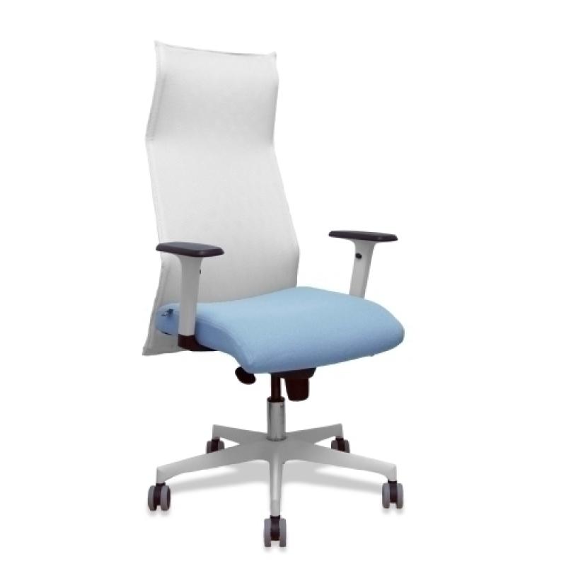 Sillón Sahuco blanco bali azul cielo brazos blancos base blanca ruedas parqué 65mm