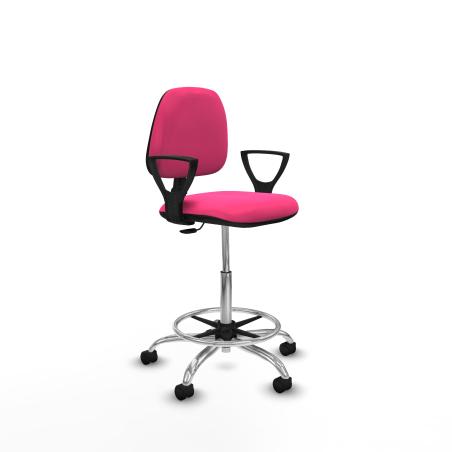 Taburete Isso CP similpiel rosa brazos fijos base cromada ruedas nailon 50mm